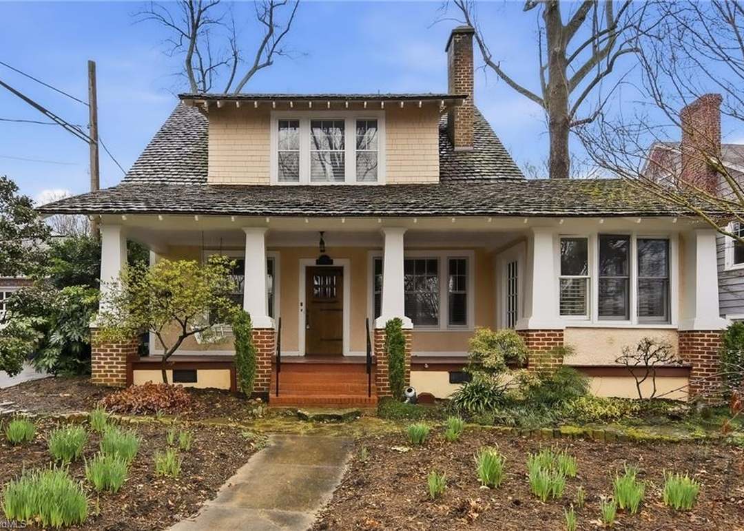 Landian listing agent meeting client in Winston-Salem
