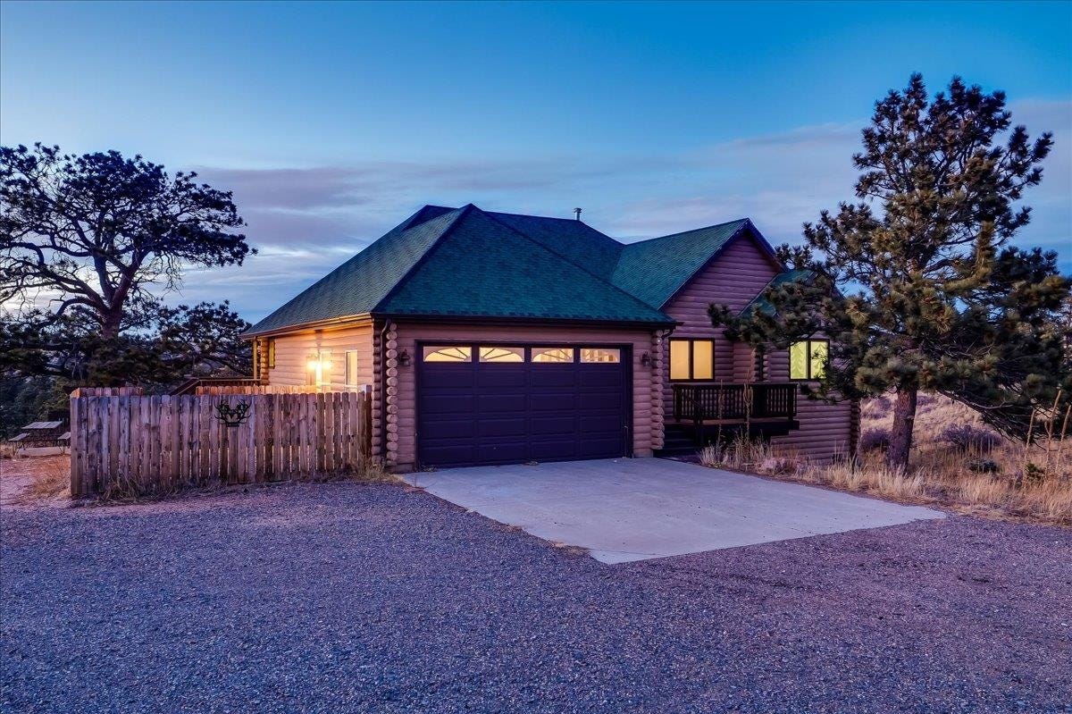 Landian listing agent meeting client in Cheyenne