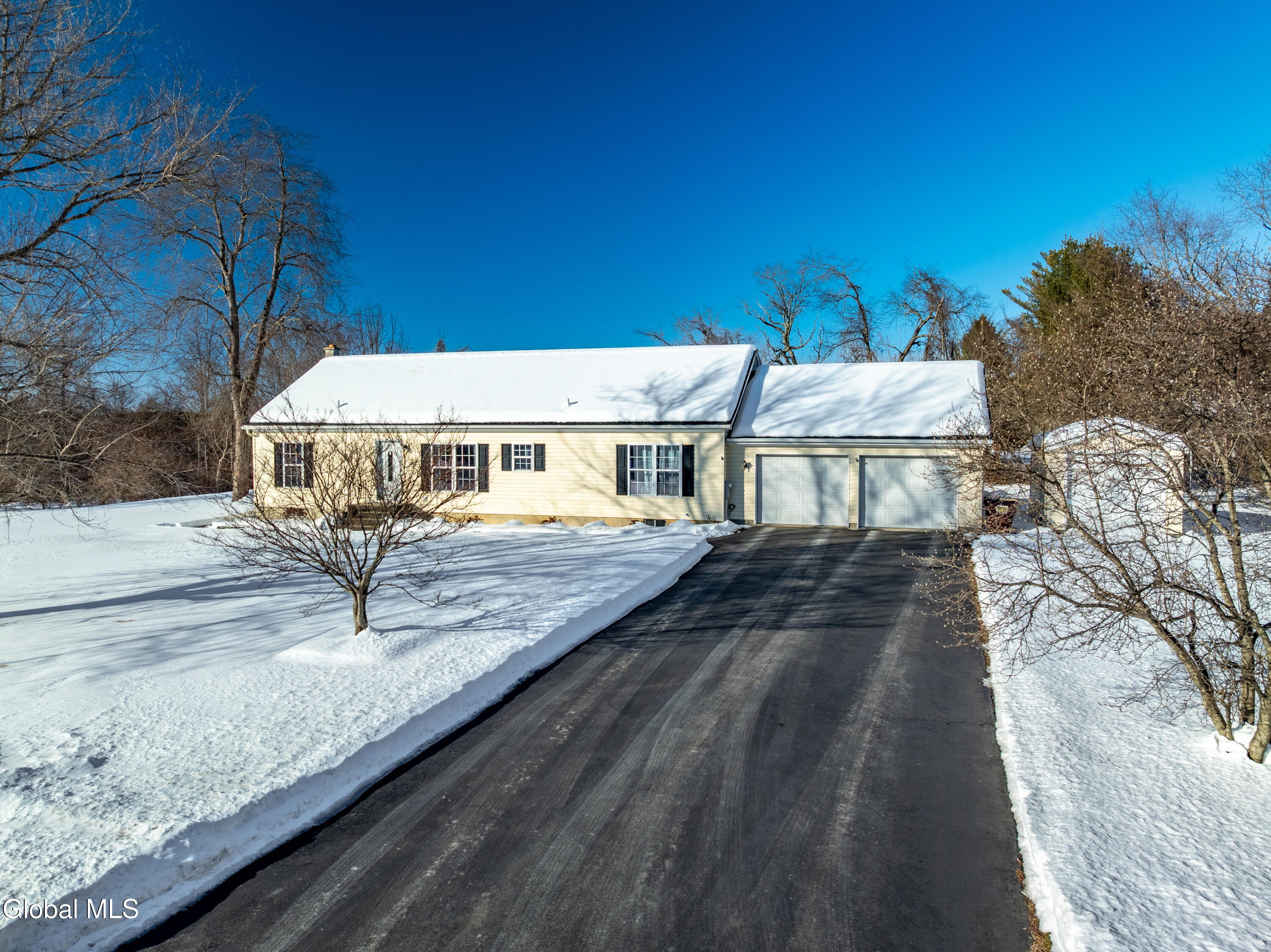 Landian listing agent meeting client in Claverack