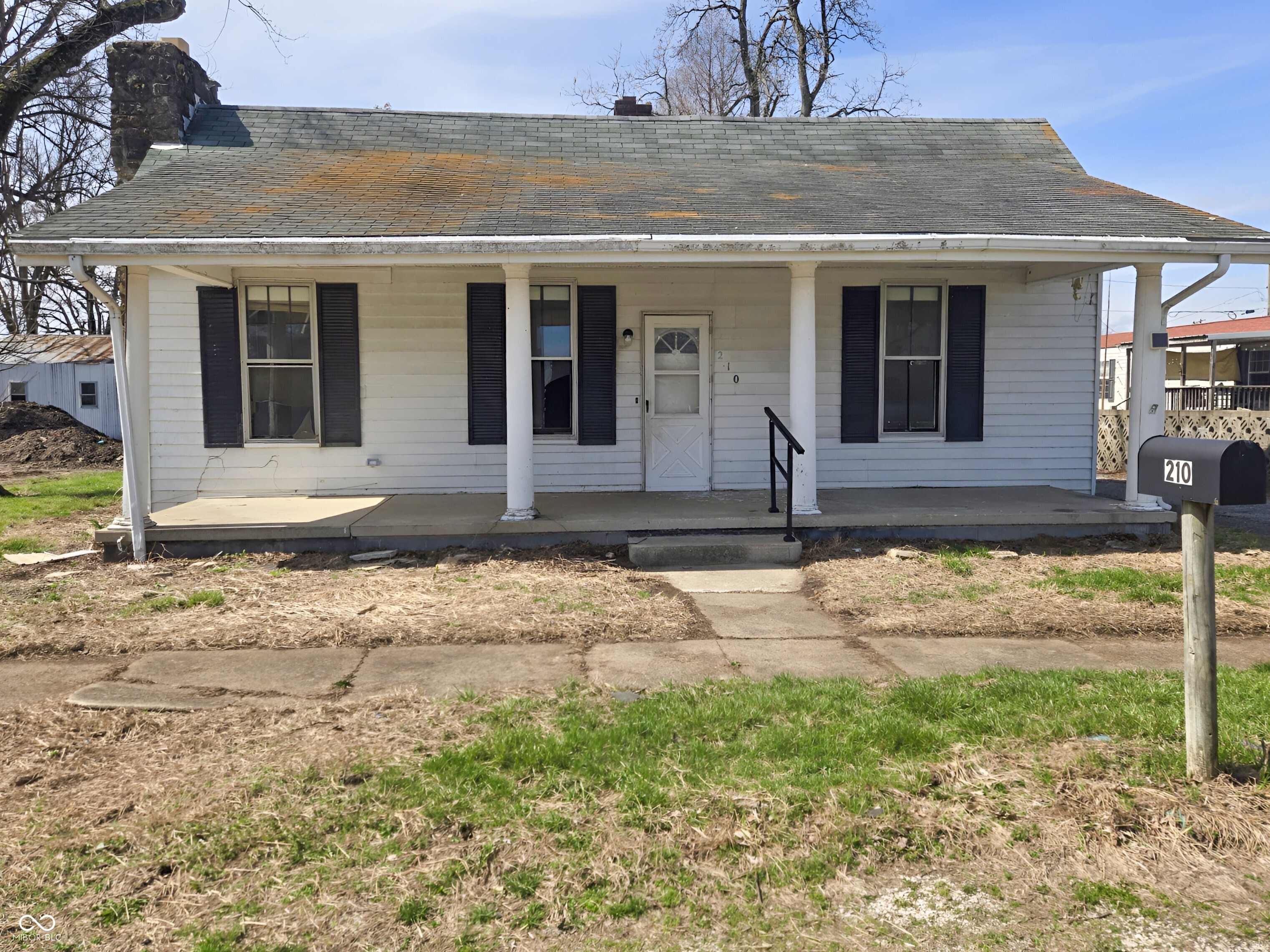 Landian listing agent meeting client in Worthington