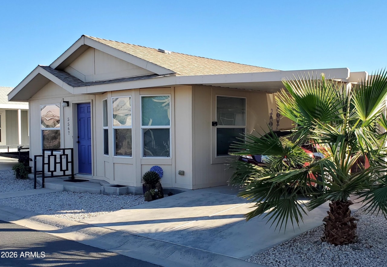 Landian listing agent meeting client in Yuma