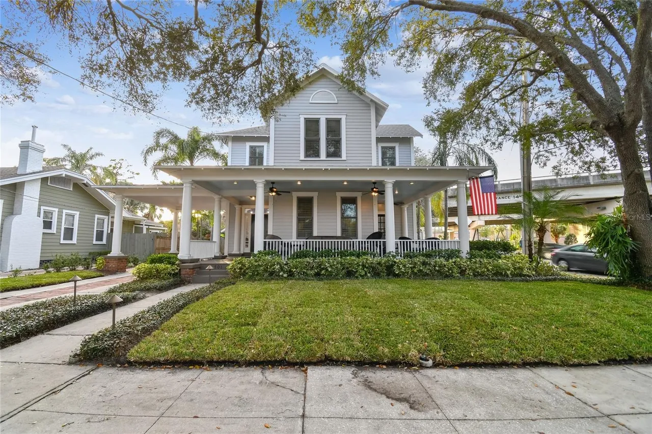 Landian listing agent meeting client in Tampa