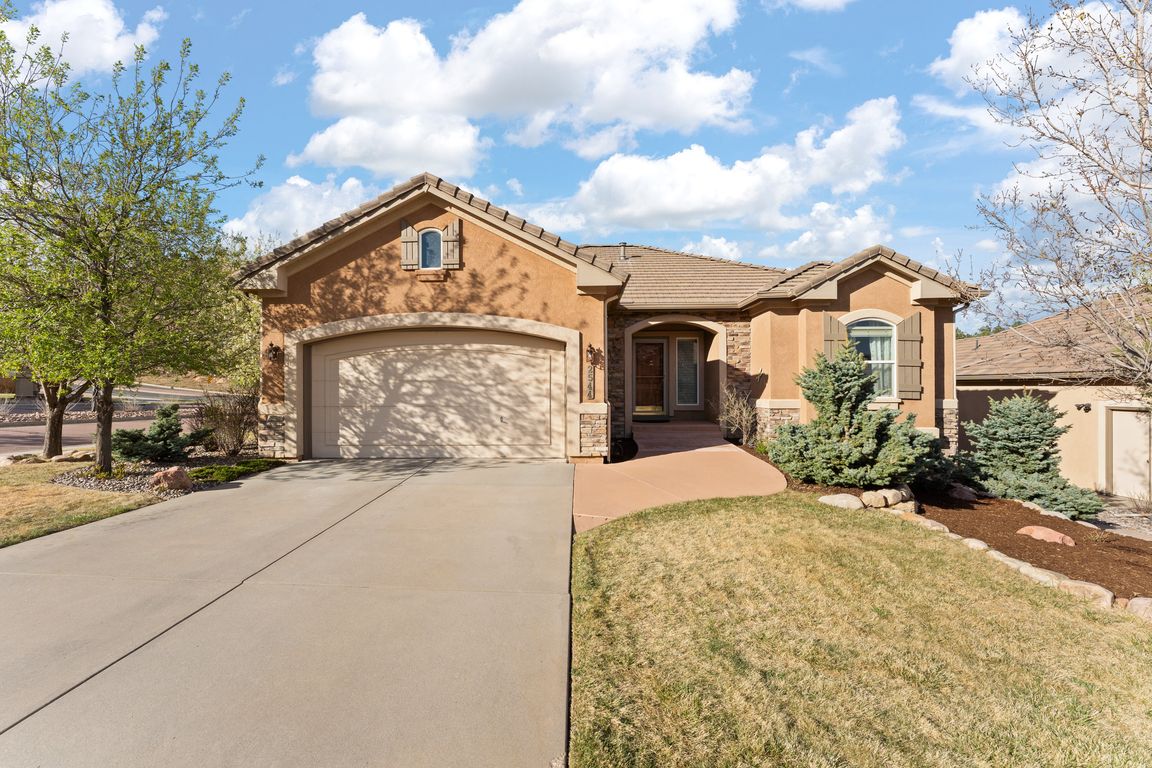 Landian listing agent meeting client in Colorado Springs