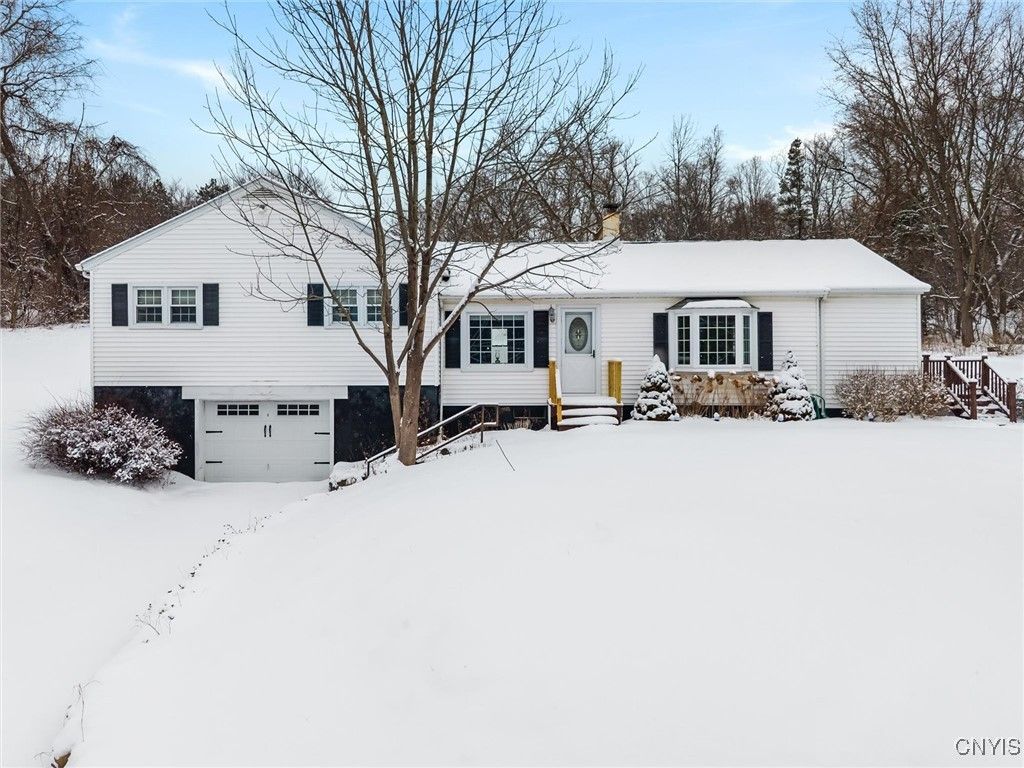 Landian listing agent meeting client in Tully
