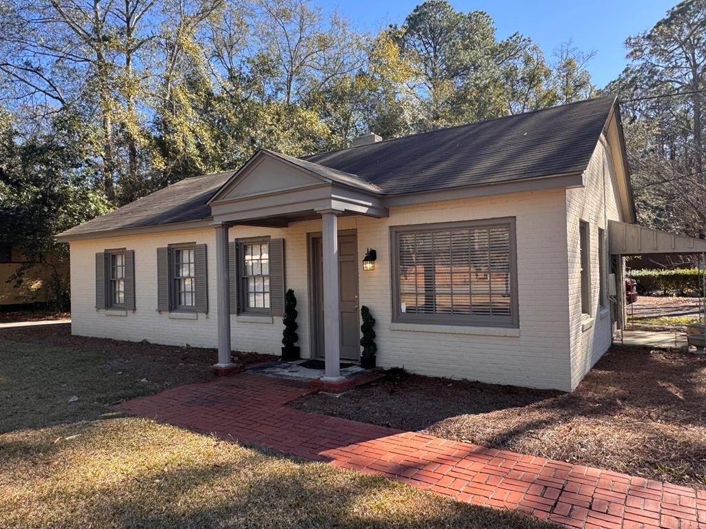 Landian listing agent meeting client in Moultrie