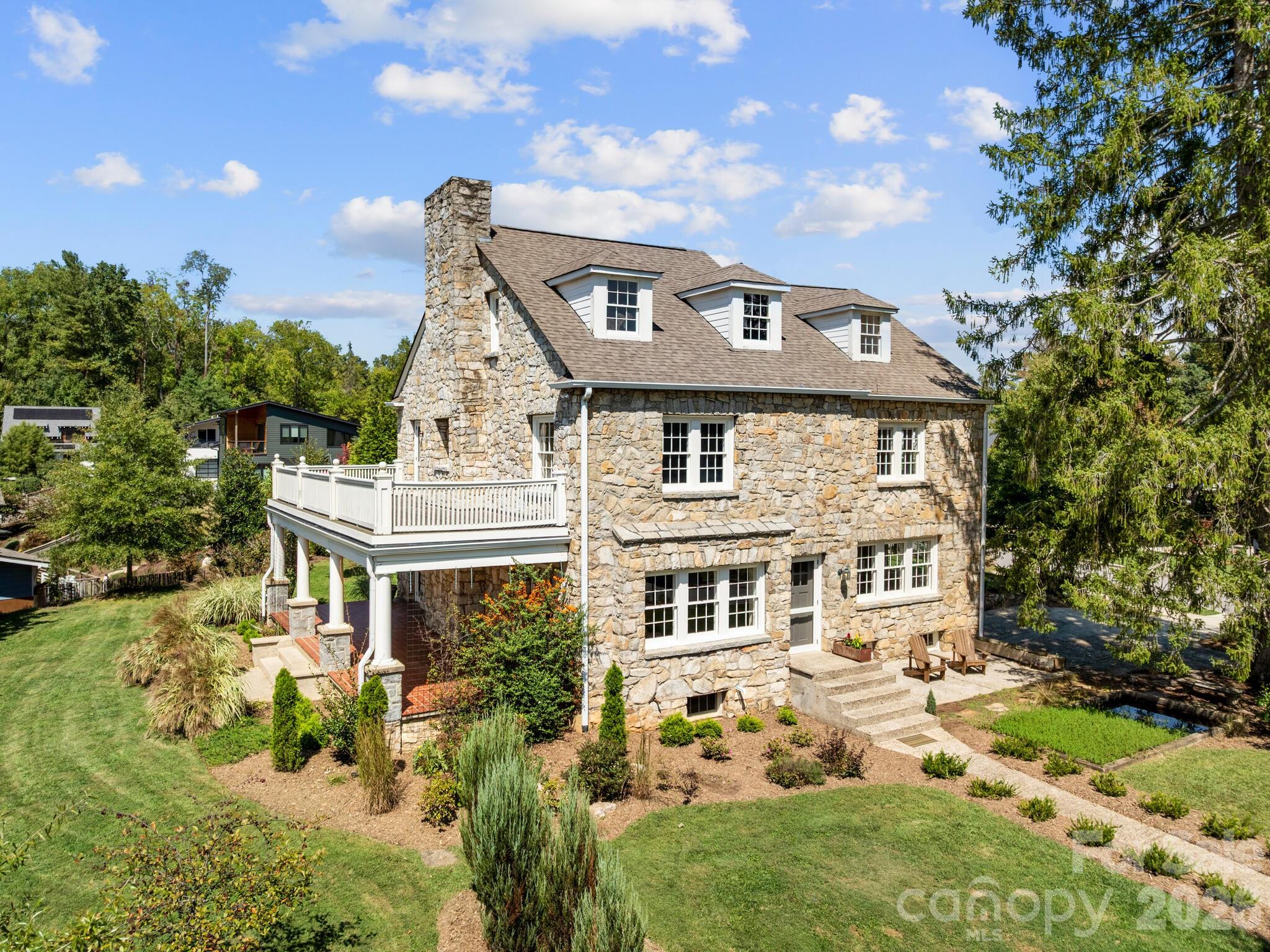 Landian listing agent meeting client in Asheville