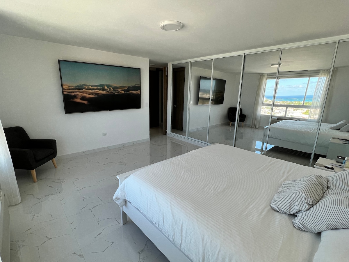 Casa Monteflores dining and city views